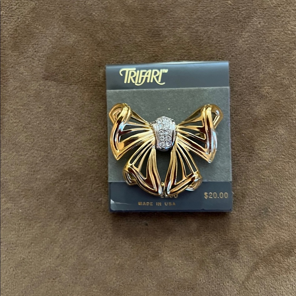 Vintage Trifari Gold Plated Rhinestone Bow Brooch